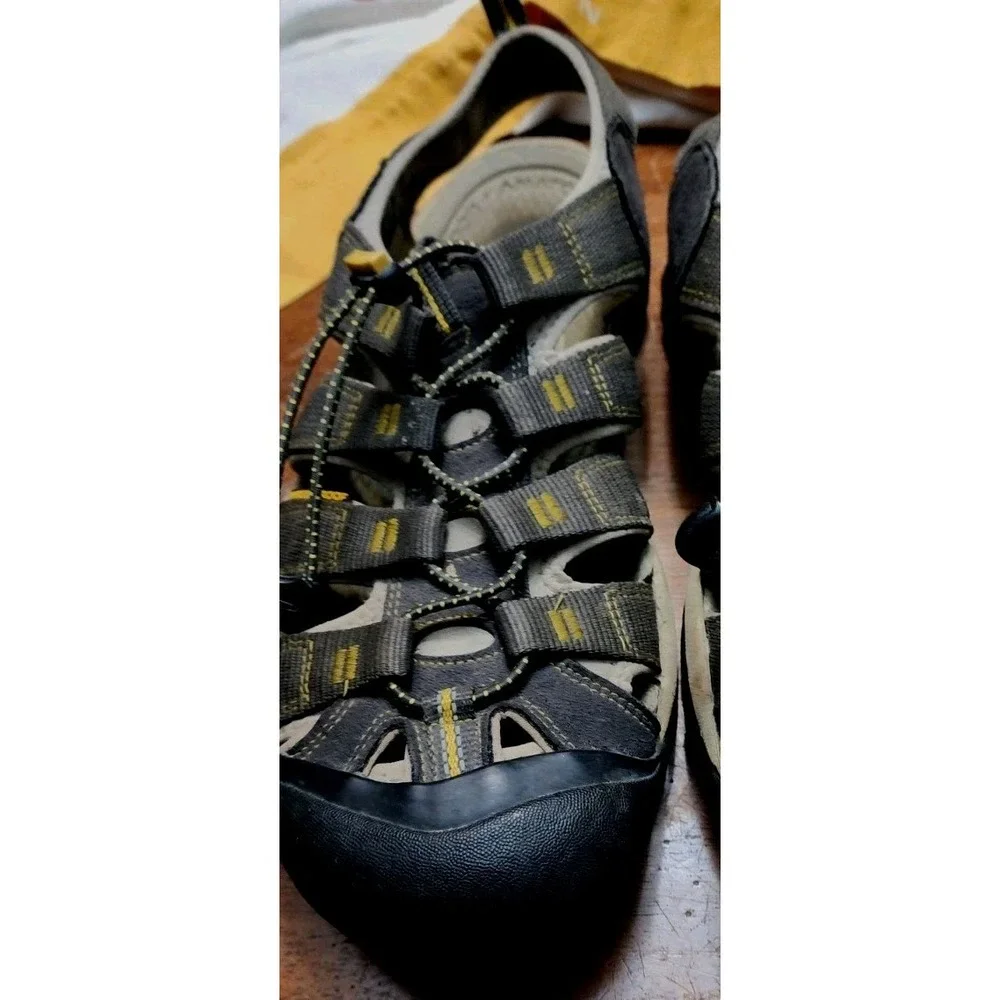 KEEN Men's Newport H2 Sandals Size 12 Beige Taupe Tan Water Sandals Great Condit